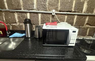 Apto surfe perto de tudo, mercado, barzinhos, farmácia, shopping - Foto 18