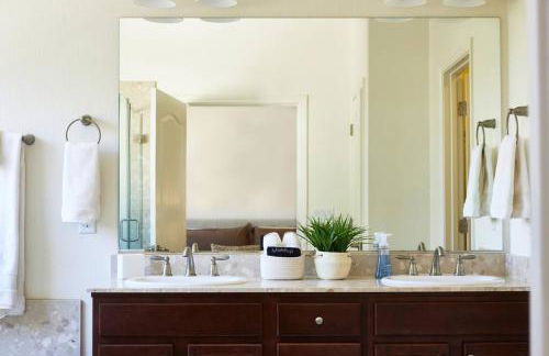 NEW Upscale House, Tahoe 30-min w/ Cal King - Foto 41