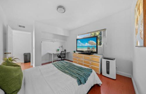 Entire Private Home with 4 Bedrooms 2 Bathrooms, Garage & Gated Yard, Near San Diego Gaslamp, Beach, Available Now - Foto 29