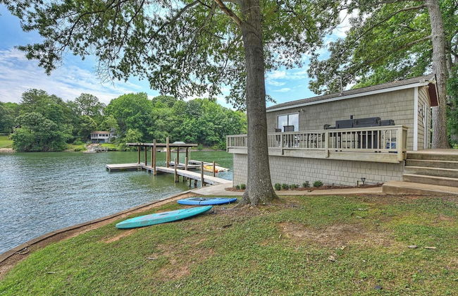 Family Lake House Retreat by Avantstay Sleeps 28 - Foto 1