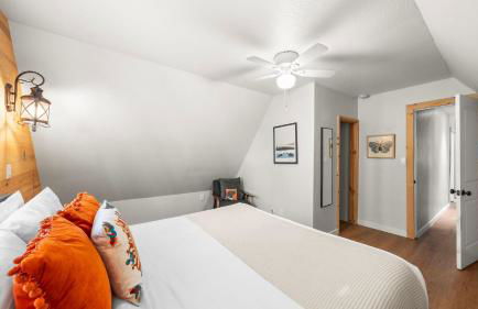 Sweet Pine Deck + Hot Tub, Cozy Modern Interior Close to Ski Resort! - Foto 51