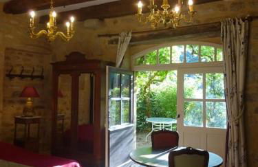 Séjour à deux au Château d'Autoire, studio de charme, tonnelle, vue vallée et village - Foto 7