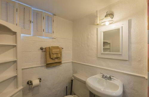 Enchanting historic townhouse by CozySuites - Foto 30