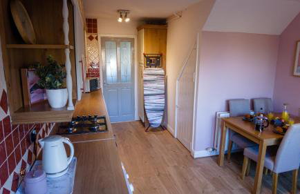 The Snug, ideal for sporting events and city breaks, hidden nook in the Heart of Newcastle, with parking, Wifi, Smart Tv, close to all local travel links - Foto 40