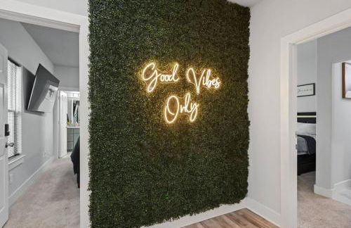 Spacious Modern Townhome w Indoor Court, King Beds & Huge TVs! - Foto 1