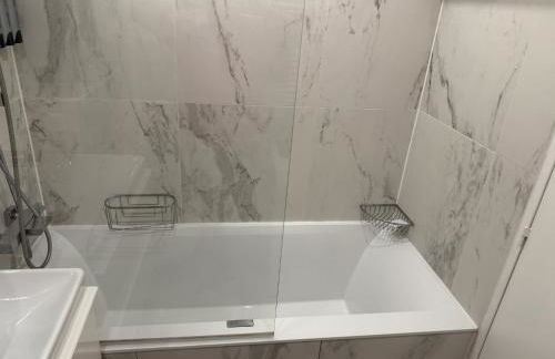 Appartement cosy à Paris en métro -balcon & wifi - Foto 11