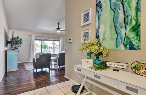 Mod Casa Grande Home with Patio on the Water! - Foto 4