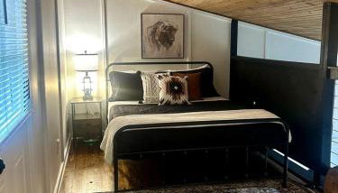 Tranquil Wooded Cabin Retreat with Private Hot Tub & Fire Pit Near Gentry, Arkansas - Foto 5