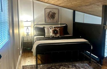 Tranquil Wooded Cabin Retreat with Private Hot Tub & Fire Pit Near Gentry, Arkansas - Foto 5