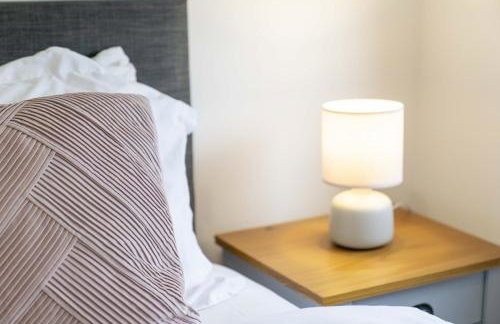 Serviced Apartment in Lanarkshire Close to M8 M74 with Free Parking - Long Stays Available - Foto 21