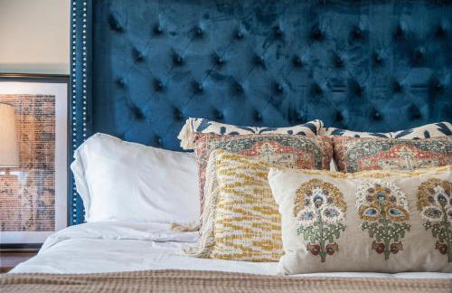 Stunning 5BR Villa Large Hot Tub & Scenic Yard - Foto 29