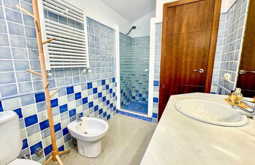 Casa familiar junto al Lago de la Encantada con zona de juegos, BBQ y cine - Foto 28