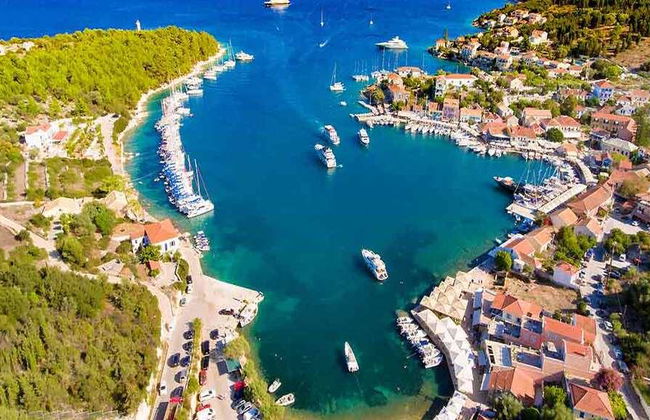 Discover the Drogarati and Melissani caves, Agia Efimia and Fiscardo Villages - Full-Day Tour - Foto 1