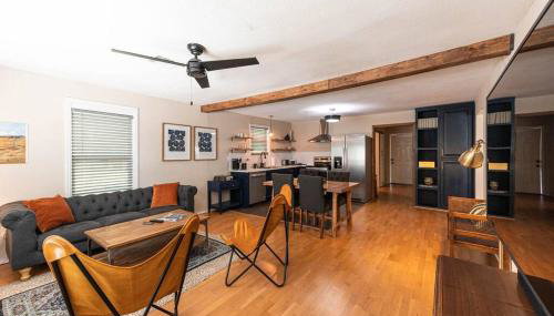 Escape to a Restored 1920s East Waco Bungalow - Foto 2