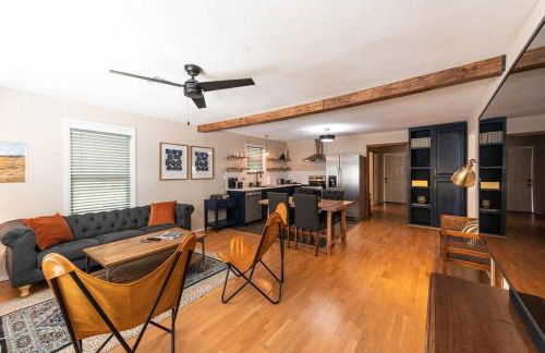 Escape to a Restored 1920s East Waco Bungalow - Photo 2