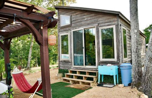 Gorgeous Tiny House with Indoor and Outdoor Lounging Space in Alabama - Foto 37