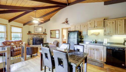 2 Mi to Skiing! Wooded Beech Mtn Retreat with Decks - Foto 2