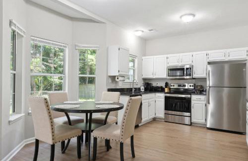 Country Haven - Hot Tub & Pool! Game Room, King Beds, Mins 2 dwtn - Foto 15