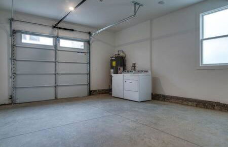 Modern East Nashville Retreat, Walk to Local Faves, Cozy Living Space, Smart TVs & Fast WiFi, Full Kitchen, Garage & Workspace, Steps to Mas Tacos & Rosepepper, 10 Min to Broadway & Nissan Stadium, 24 Hr Hospitality - Foto 18