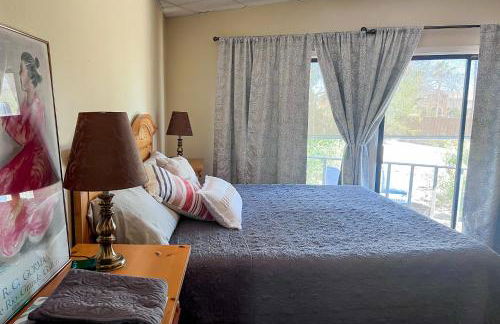 Pools and Pickleball! Dog-Friendly Home in Surprise - Foto 16