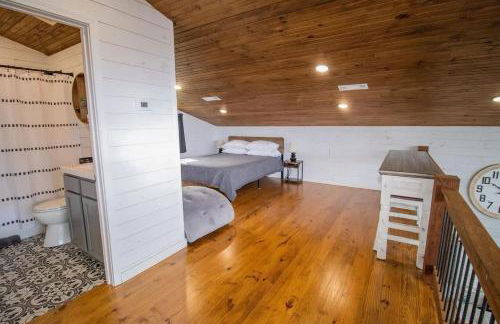 Ozark Escape - Hot Tub Mountain Views and Near Buffalo River - Photo 16