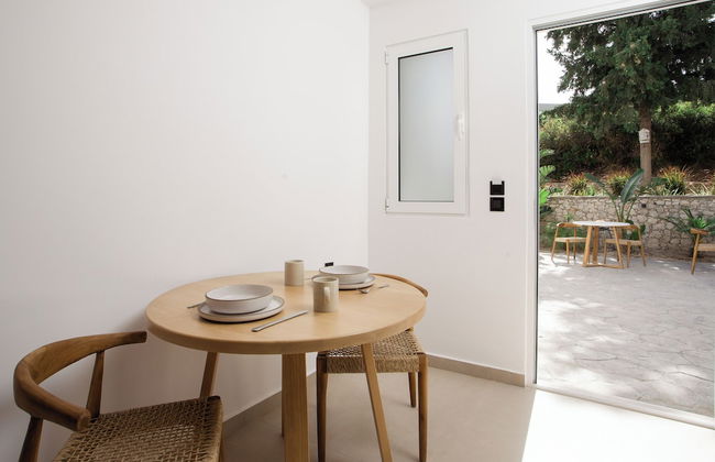 Stay Helios - Aparts & Pool Suites - Photo 25