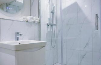 Stylish Seaside Stay - Spacious Ramsgate Apartment - New Build, Underfloor Heating, Perfect Location - Foto 16