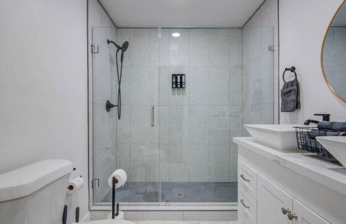 4-BD Mid-Modern Century with Firepit & Playground - Foto 20