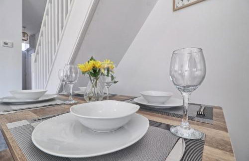 Comfy 4 Bed, Sleeps 8, fast WIFI, Contractor friendly - Foto 49