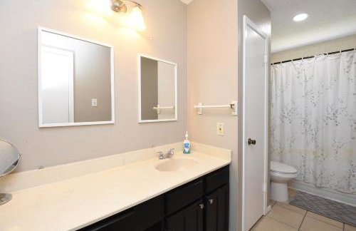 10 Minutes from IAH and Mall, Newly Rehabbed - Foto 24