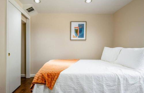 *2bdr Victorian Home away from Home - *Central Loc - Foto 16