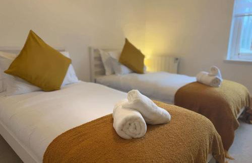 Chase View 1 Bed Sleeps 4 Parking WiFi Contractors - Photo 16