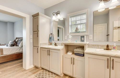 Private Beach and Deck Bayfront Home in Hayes! - Foto 18