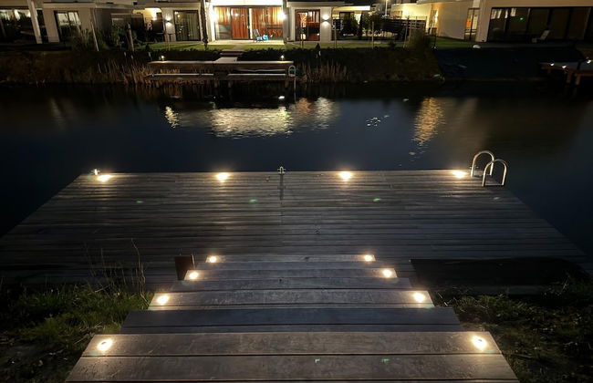 Cozy Villa With Lakeside Views - Photo 41