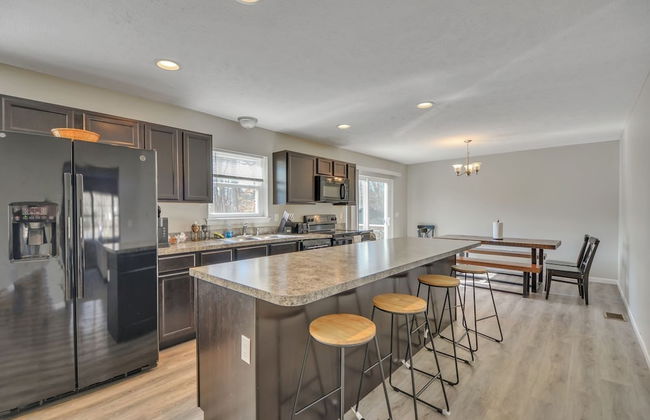 Pocono Retreat: Lake, Firepit, Bbq, Gameroom, Ski 4 Bedroom Home by RedAwning - Foto 12