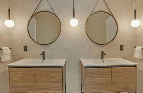 Stunning 2 Story Villa with Pool - Photo 38