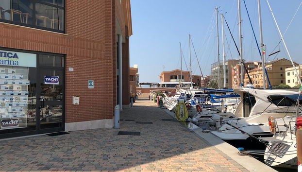 Check-in-/Check-out-Schalter