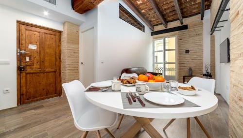 FLORIT FLATS - CATHEDRAL LUXURY TERRACE FLAT 2BR 2BA AC Wifi - Photo 3