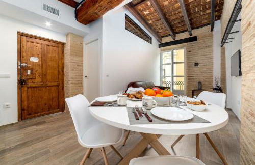 FLORIT FLATS - CATHEDRAL LUXURY TERRACE FLAT 2BR 2BA AC Wifi - Photo 3