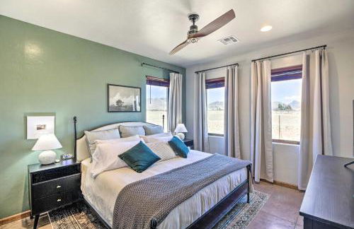 Pastoral Elgin Escape with Covered Patio and Grill! - Foto 17