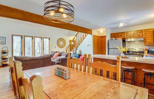 Private Spa, Fire Pit and Deck Poconos Home! - Foto 15