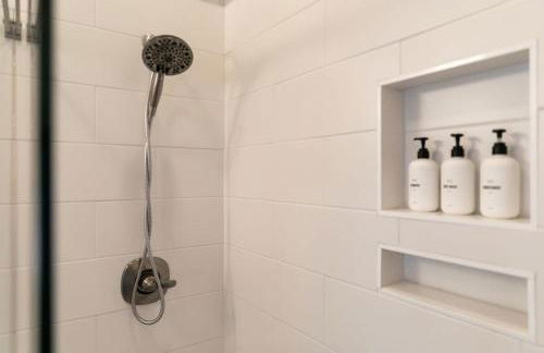 Spacious and Quiet One Block off King Street - Foto 12