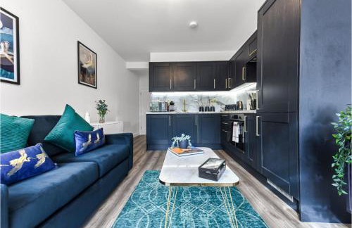 Stylish and Family Friendly 3 Bedroom Apartment - Photo 15