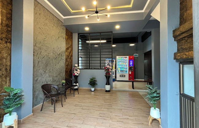 The Loft Living Space - Photo 2