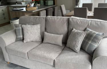 Kingfisher Lodge - Lakeside Lodge With Hot Tub - Foto 13