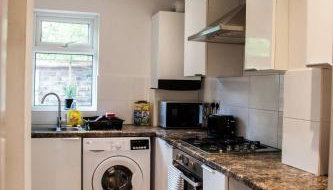 Manchester 3BR House Contractor Hospital Uni - Foto 4