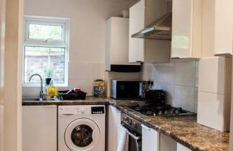 Manchester 3BR House Contractor Hospital Uni - Foto 4