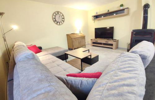 Les Randogodilleurs avec Jacuzzi à 2kms des pistes et 350m du Théatre du Peuple ! - Foto 8