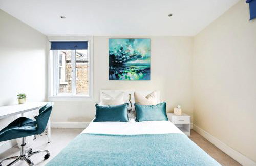 Modern 2BR Apartment for Contractors, Balcony & Fast Wi-Fi, W6 - Foto 21