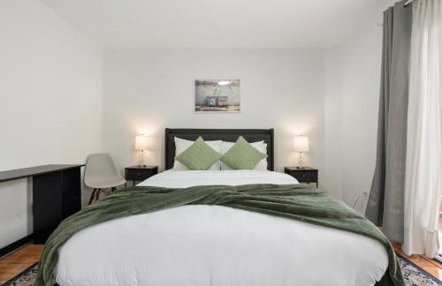 Mid-Century, Two-story with private Balconies & Pool view - Foto 15